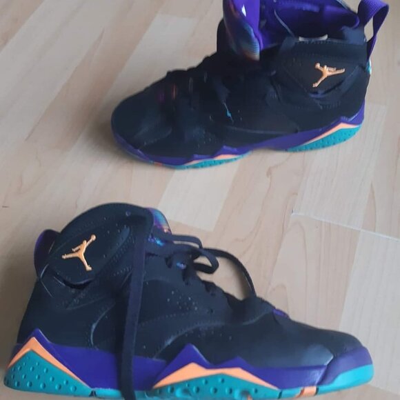 Rare Air Jordans Lola Bunny 2014 Excellent Condition Worn Twice Size 6.5UK - Picture 1 of 6